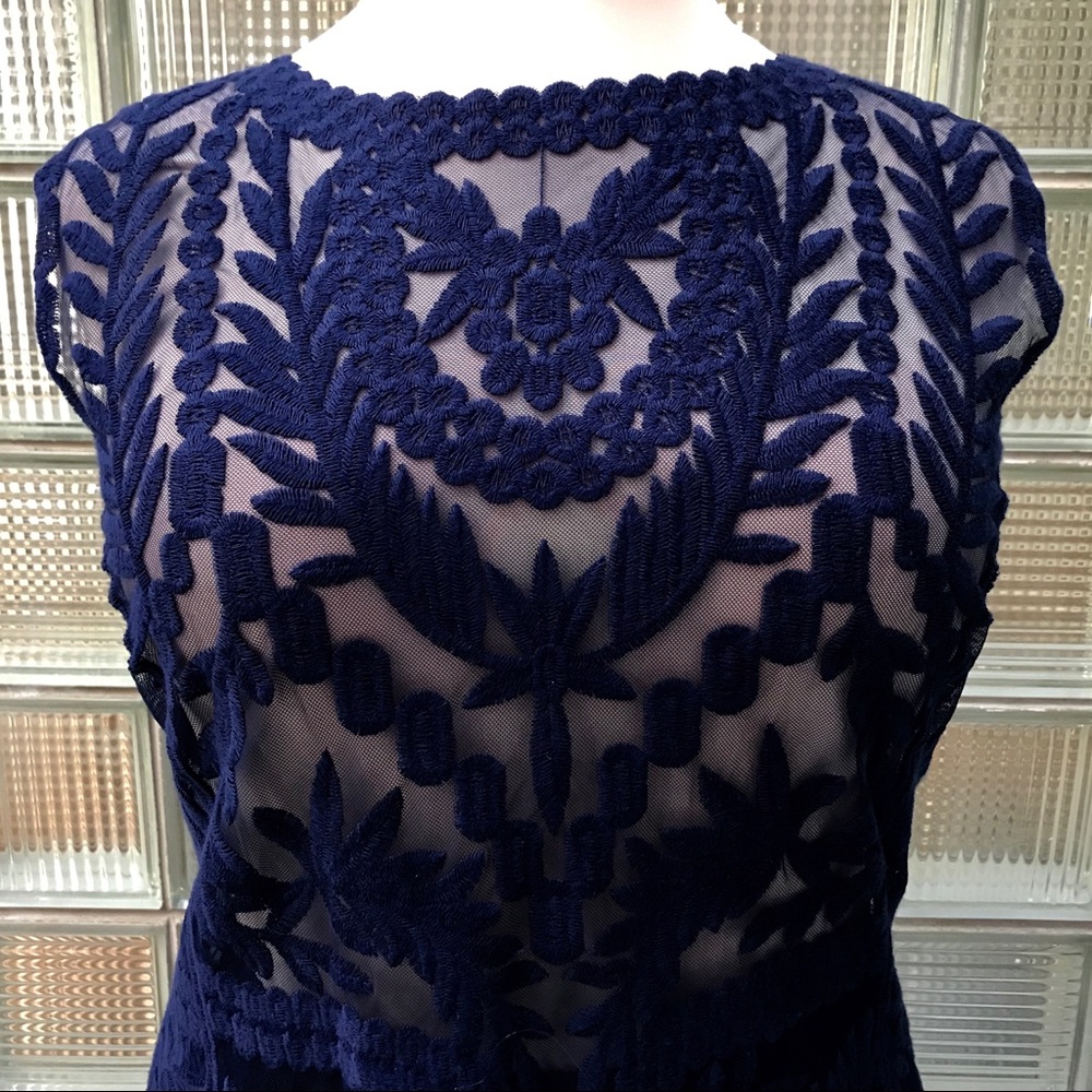 Laundry sleeveless embroidered lace top